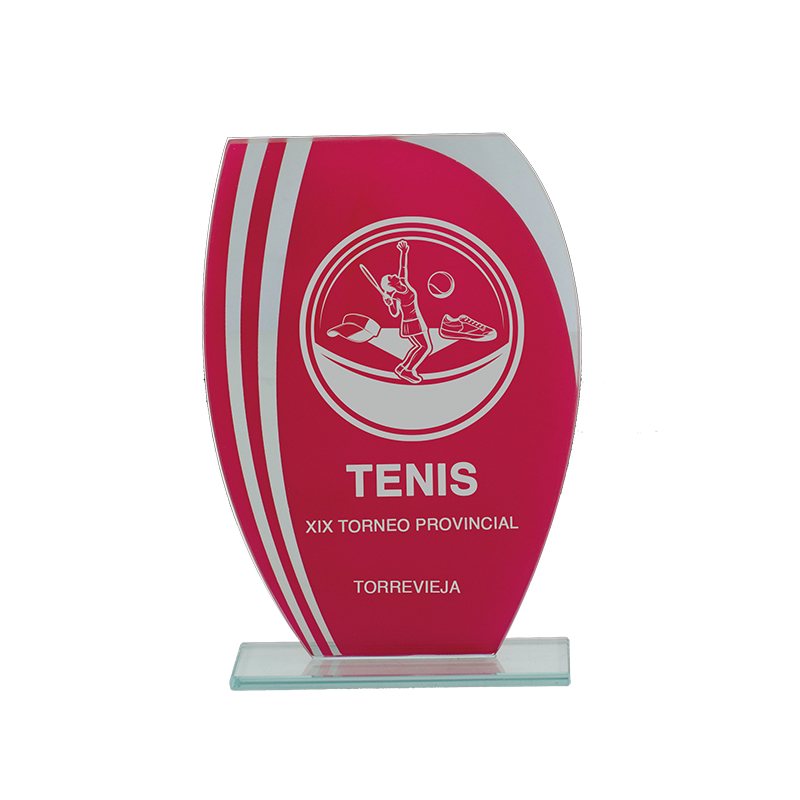 Trofeo cristal rojo con grabado a láser. Ref. 26079