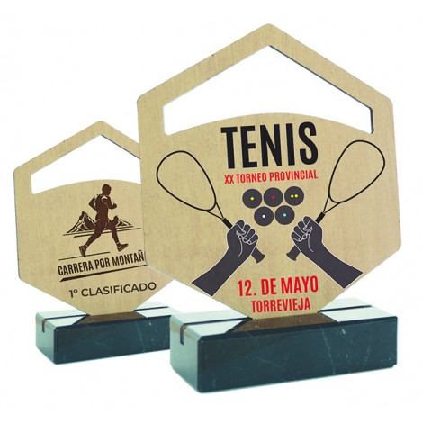 Trofeo TW03 heptágono de madera impreso a todo color