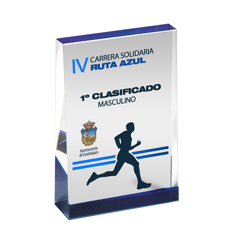 Trofeo cristal de 30mm grosor con estuche incluido. Ref. 26073