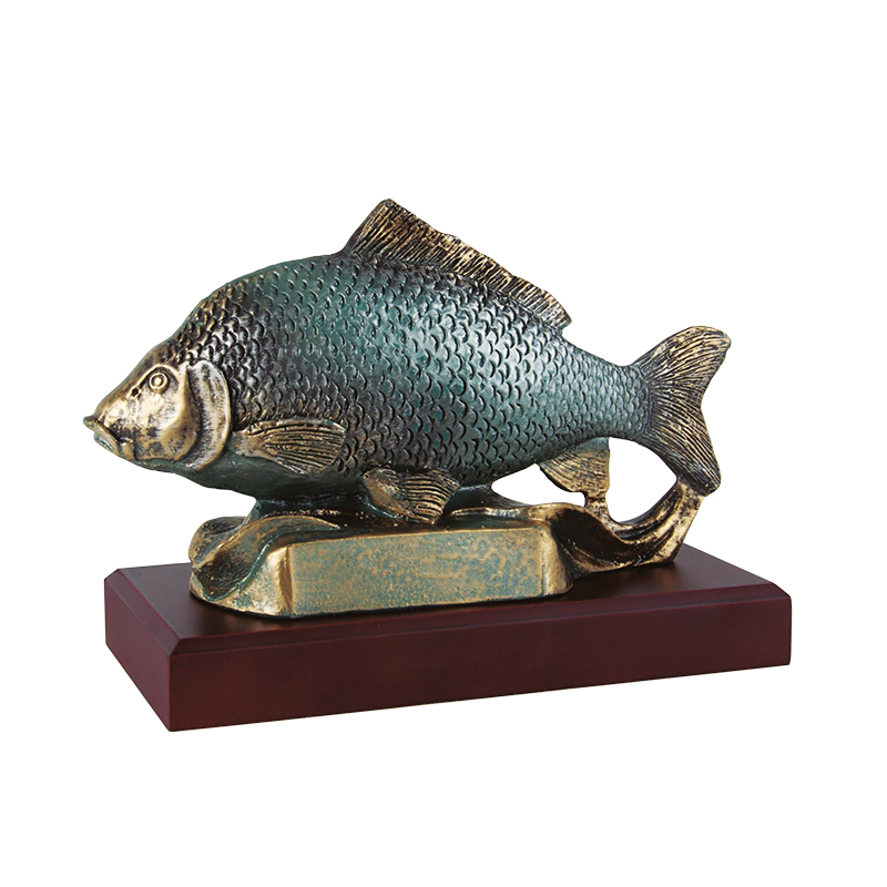 Trofeo resina pez con peana de madera (24185)  1583-2 BRUTO (copia)