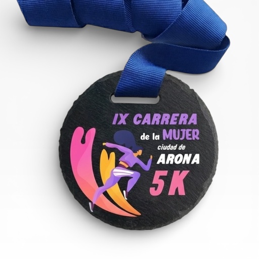 Medalla redonda de pizarra impresa a color. Ref. S18A